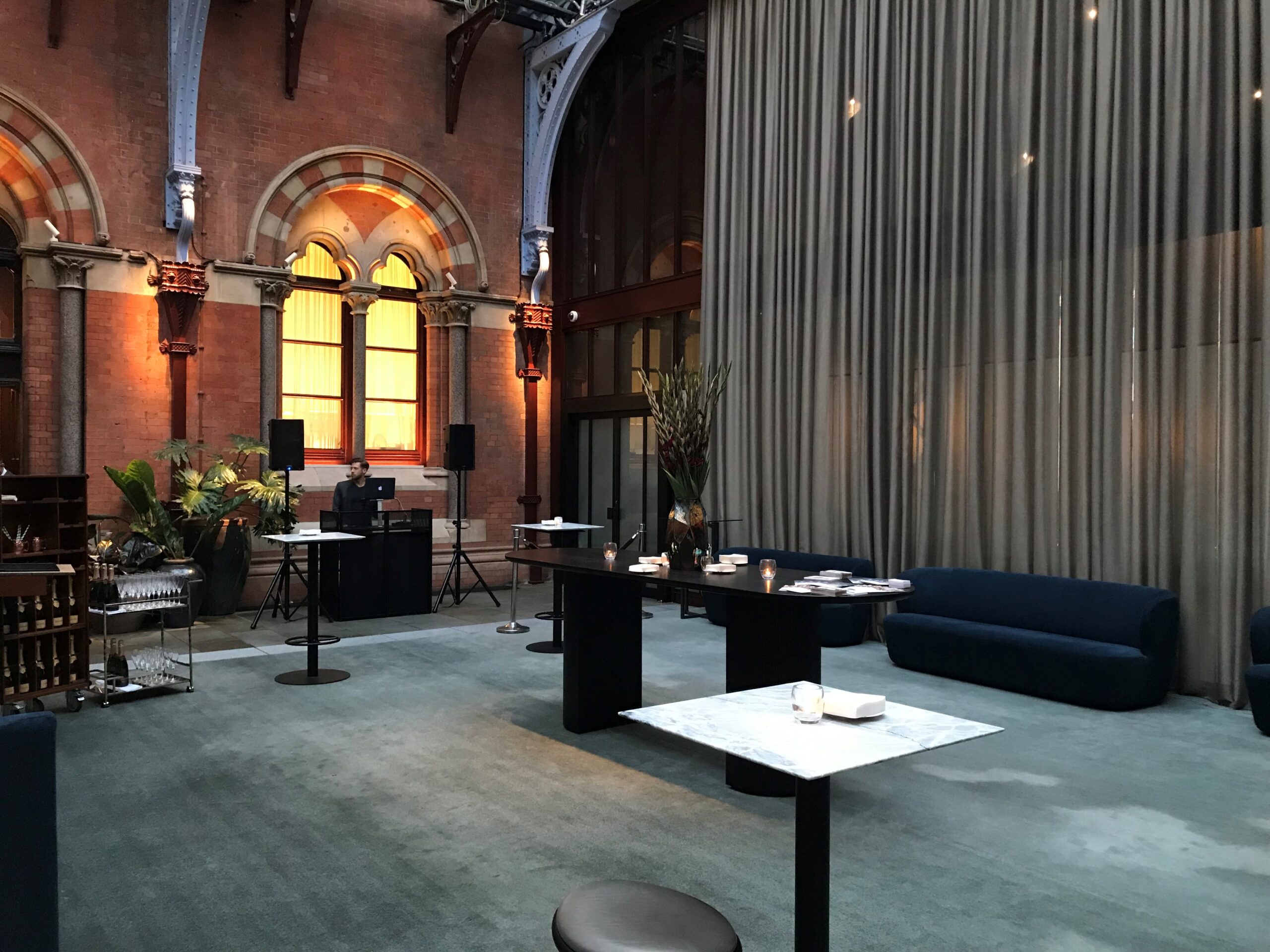 Interior of The Hansom cocktail bar located in St. Pancras Renaissance Hotel